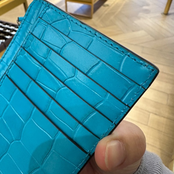 NWT! Tory Burch TB Women's Britten Embossed Zip card case 141067 In Ocean Meadow - Picture 4 of 8